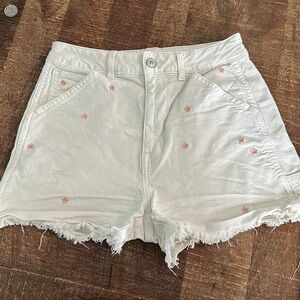 American Eagle Stretch Highest Rise 90s Boyfriend Cargo Shorts daisy flowers